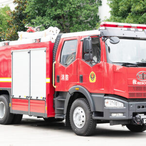V6 4000L Water/Foam Tank Fire Fighting Truck Red With 2WD Or 4WD Drive System